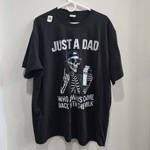 Black Graphic mens T-Shirt "judt a dad who aleays comrs home with the milk" 2XL
